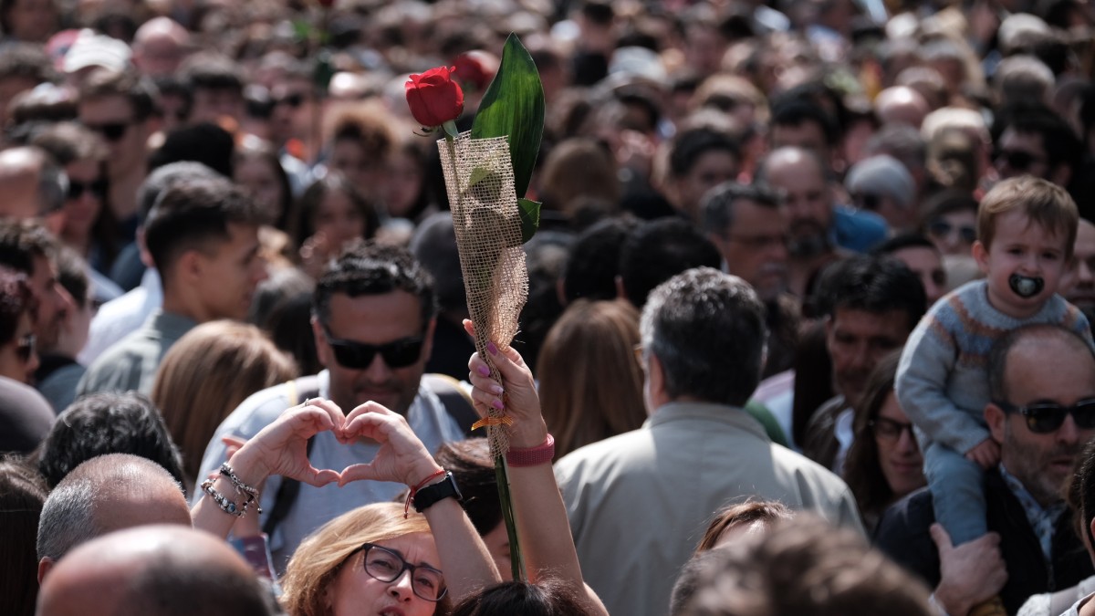 Els carrers de Barcelona, aquest Sant Jordi  - Adrià Costa