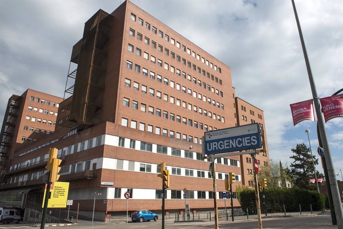 Mor apunyalat un home a Girona després de ser abandonat a les portes de l'hospital