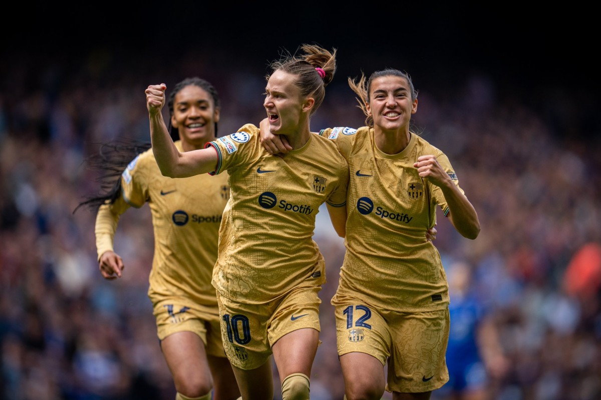 El Barça assalta Stamford Bridge i posa un peu a la final de la Champions femenina 