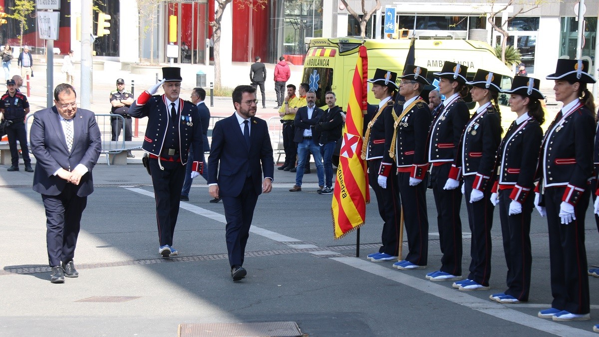 Aragonès tanca files amb els Mossos i es compromet a donar «un impuls sense precedents» al cos