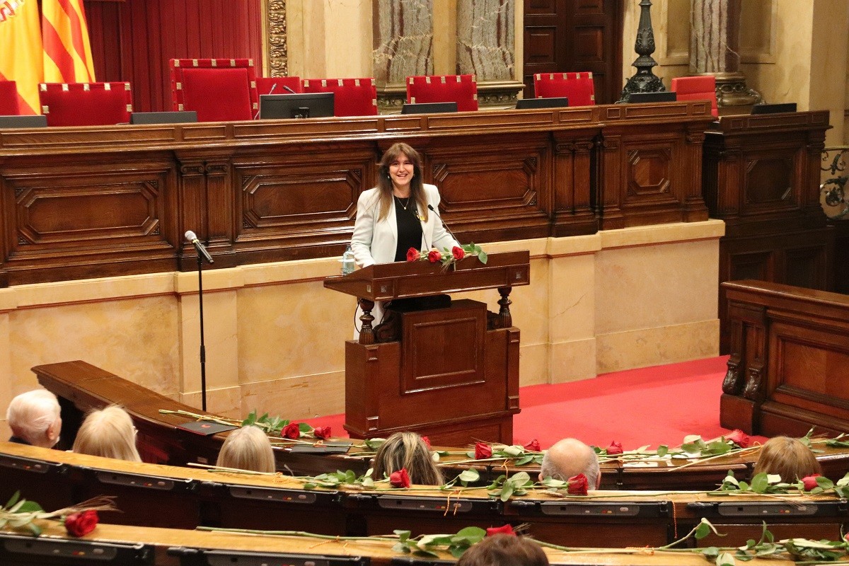 Laura Borràs torna a intervenir des de l'hemicicle per l'acte de Sant Jordi al Parlament