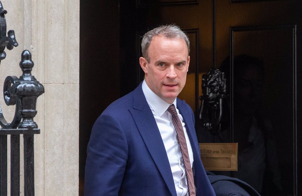 Dimiteix el viceprimer ministre del Regne Unit per les acusacions d'assetjament laboral