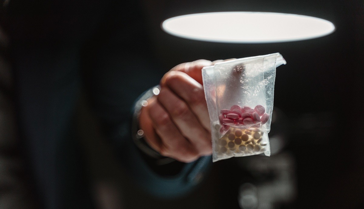 «La droga et fa follar amb persones que en un estat sobri ni et miraries» - Pexels