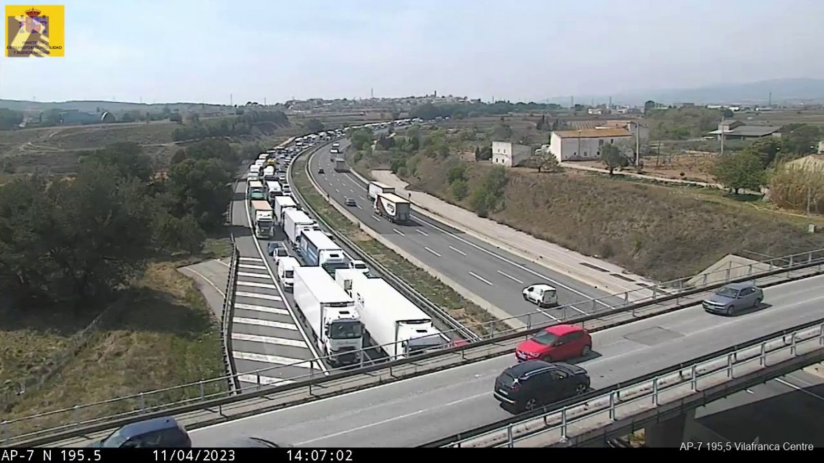 Almenys 20 quilòmetres de retenció a l'AP-7 per un accident