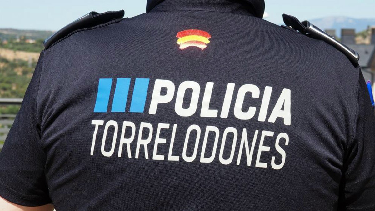 Un candidat a policia utilitza la Llei Trans i fa l'examen físic per a dones