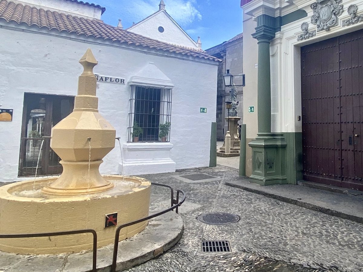 Presó per l'home que va colpejar una jove al cap amb una pedra per agredir-la sexualment al Poble Espanyol