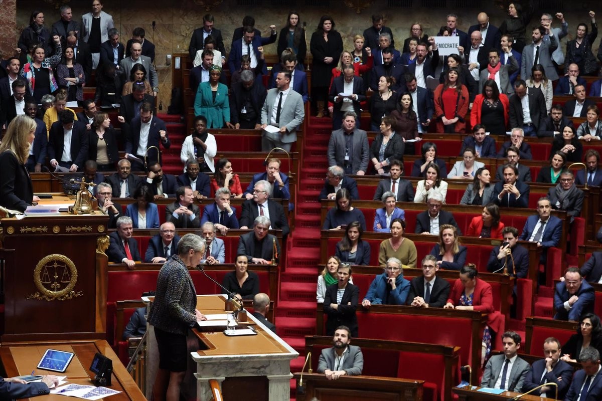 Fracassa la primera moció de censura contra Macron per nou vots