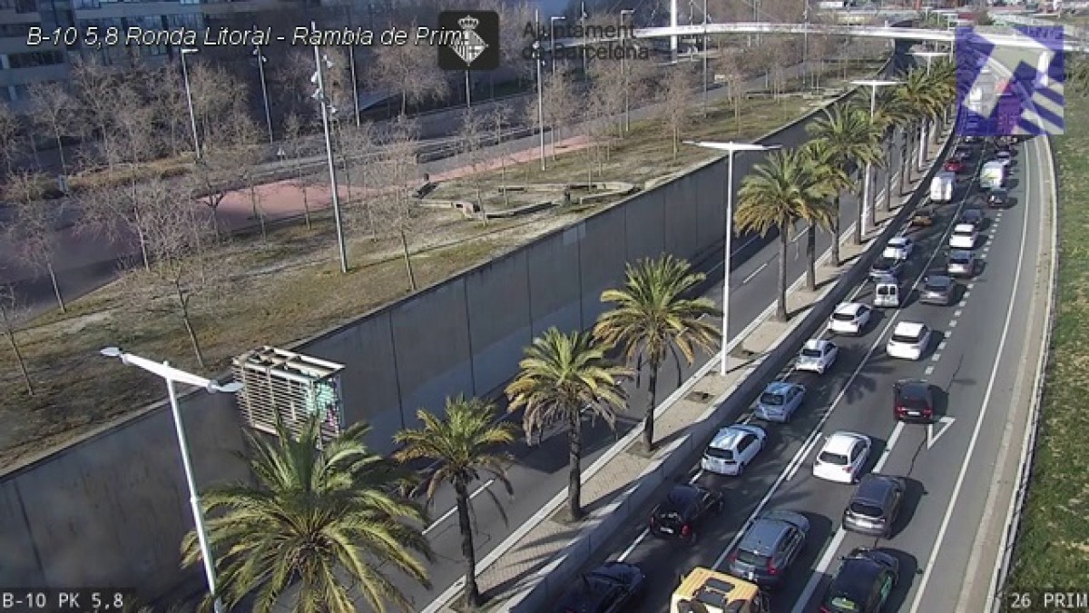 Cues quilomètriques a la ronda Litoral per l'accident mortal d'un motorista