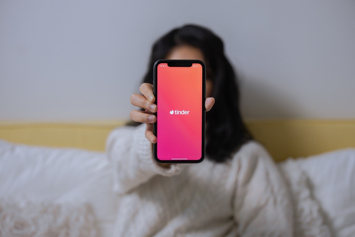 Una de cada cinc dones que queden amb homes a través de Tinder són violades
