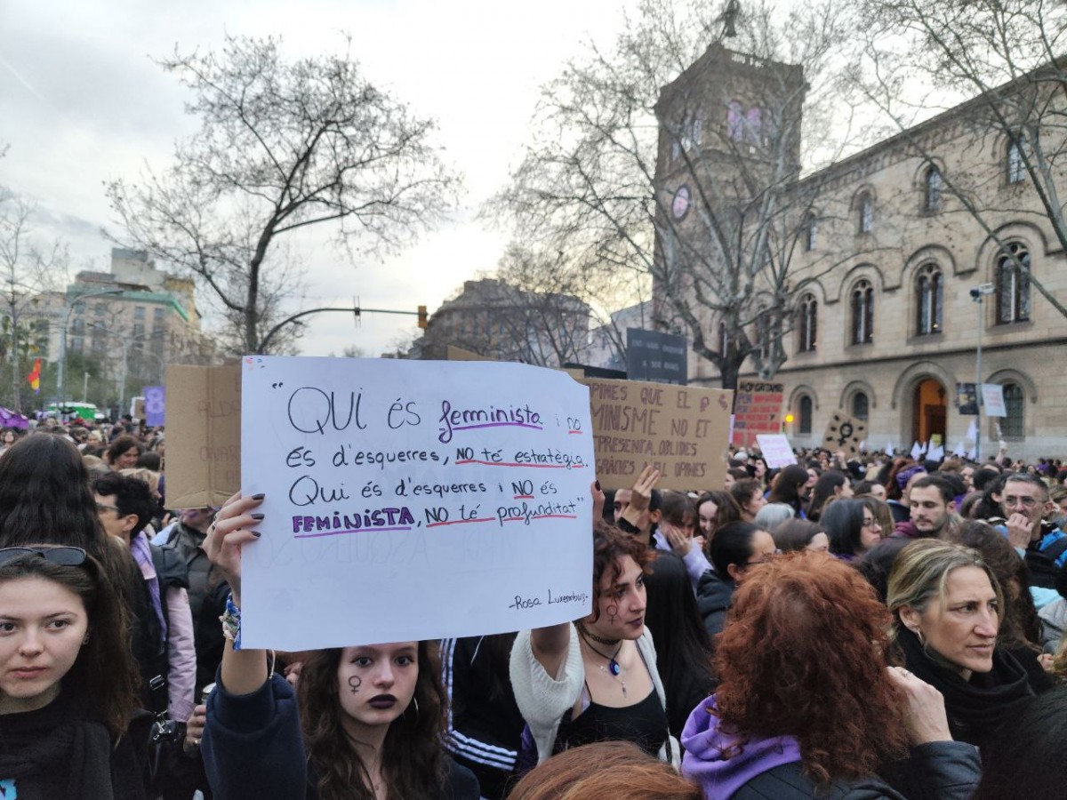 Les manifestants, en la concentració d'aquest dimecres a Barcelona - Yvelisse Teixeira