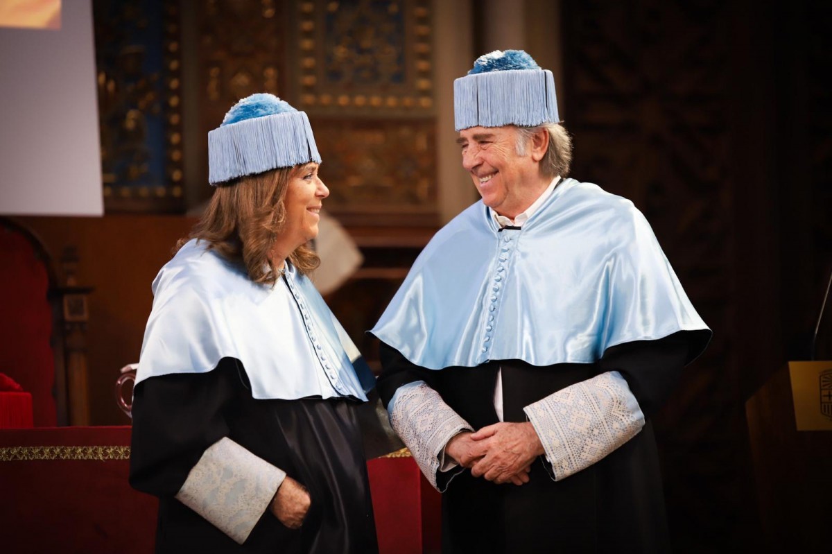 Serrat i Bonet reben l'honoris causa de la UB pel seu talent i combat contra «l'extermini cultural»