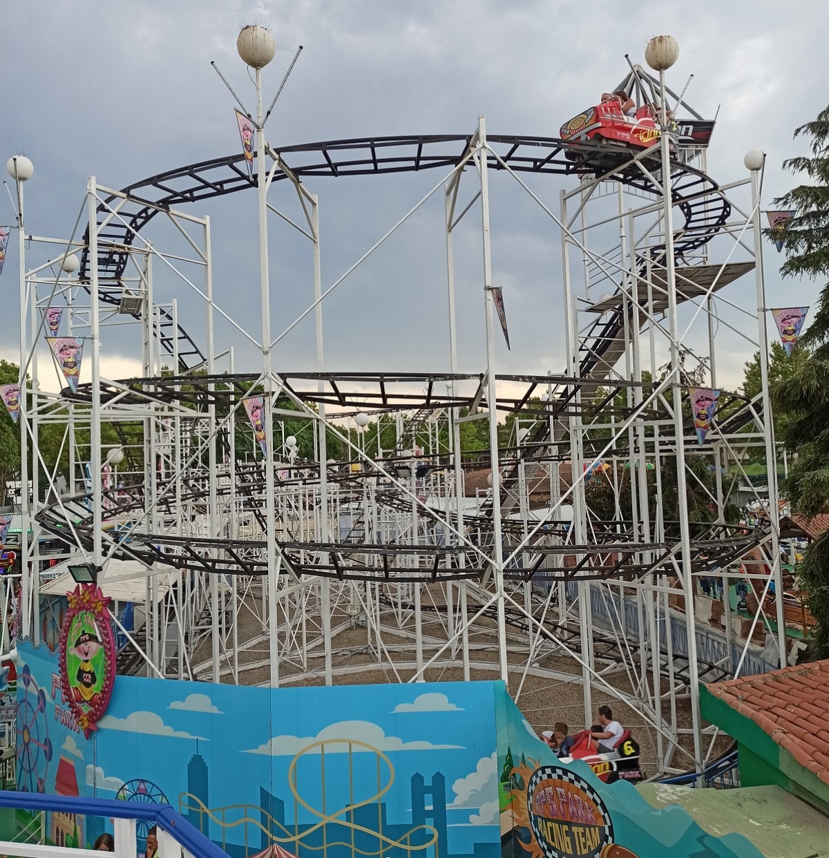 La muntanya russa Ciclón del parc d'atraccions de Montjuïc - Dani Cortijo