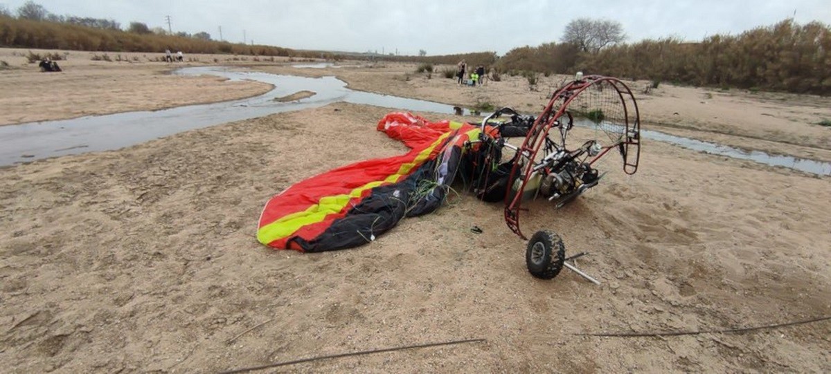Hospitalitzat un home que feia parapent i ha xocat contra un cable elèctric