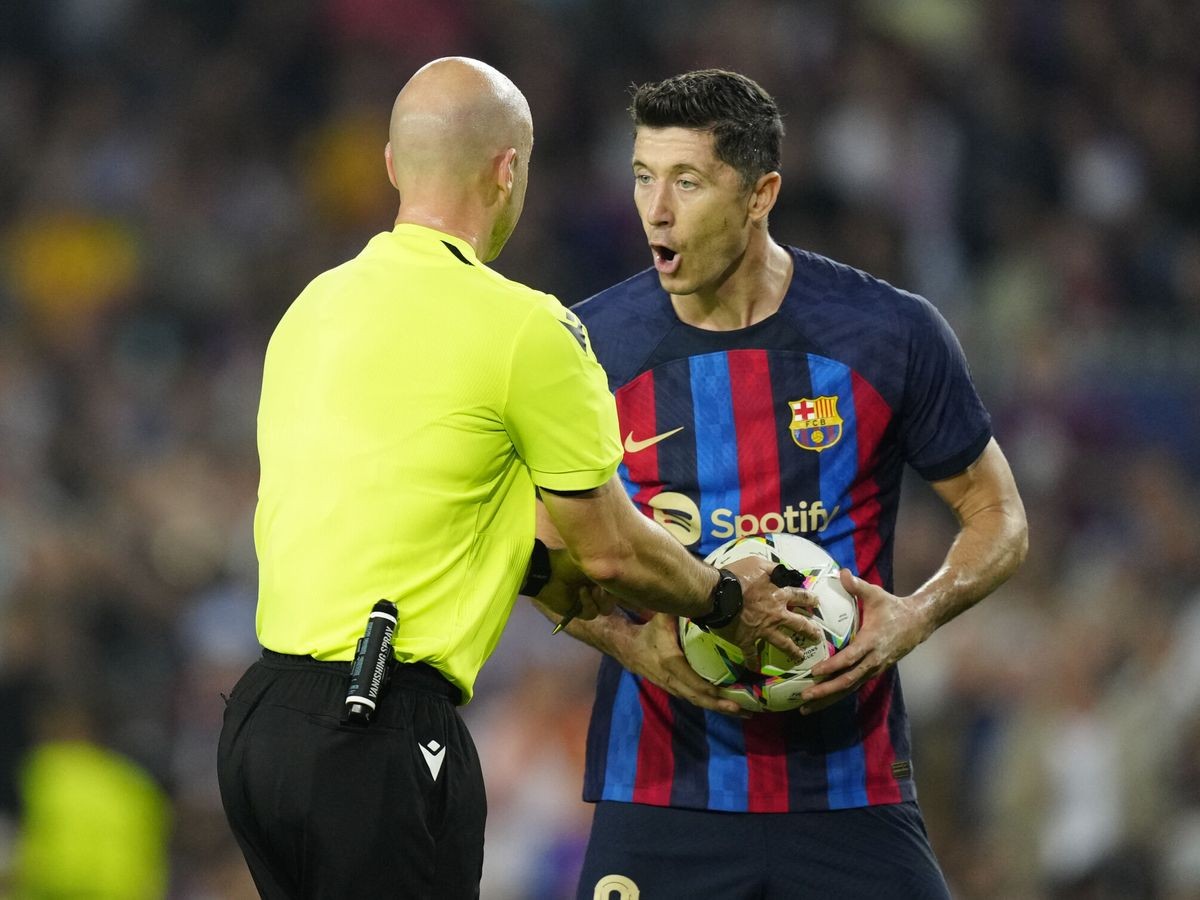 Obren un expedient al Barça: rebia un DVD sobre els àrbitres abans de cada partit
