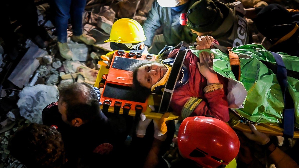 Miracle a Turquia: una dona de 70 anys sobreviu 212 hores entre les runes del terratrèmol