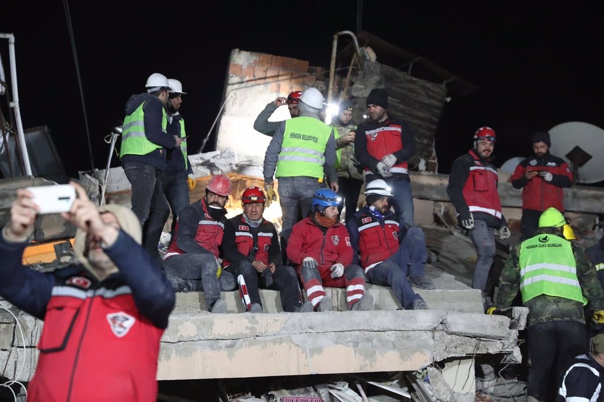 Rescatats una mare i el seu fill després de 101 hores sepultats per les runes a Turquia