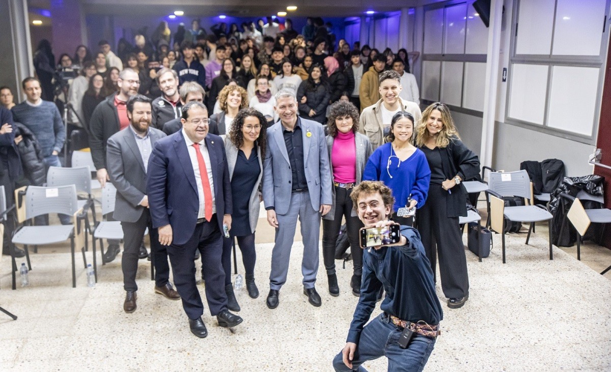 El Govern porta el 112 als joves: «Us empodera en cas d'emergència»