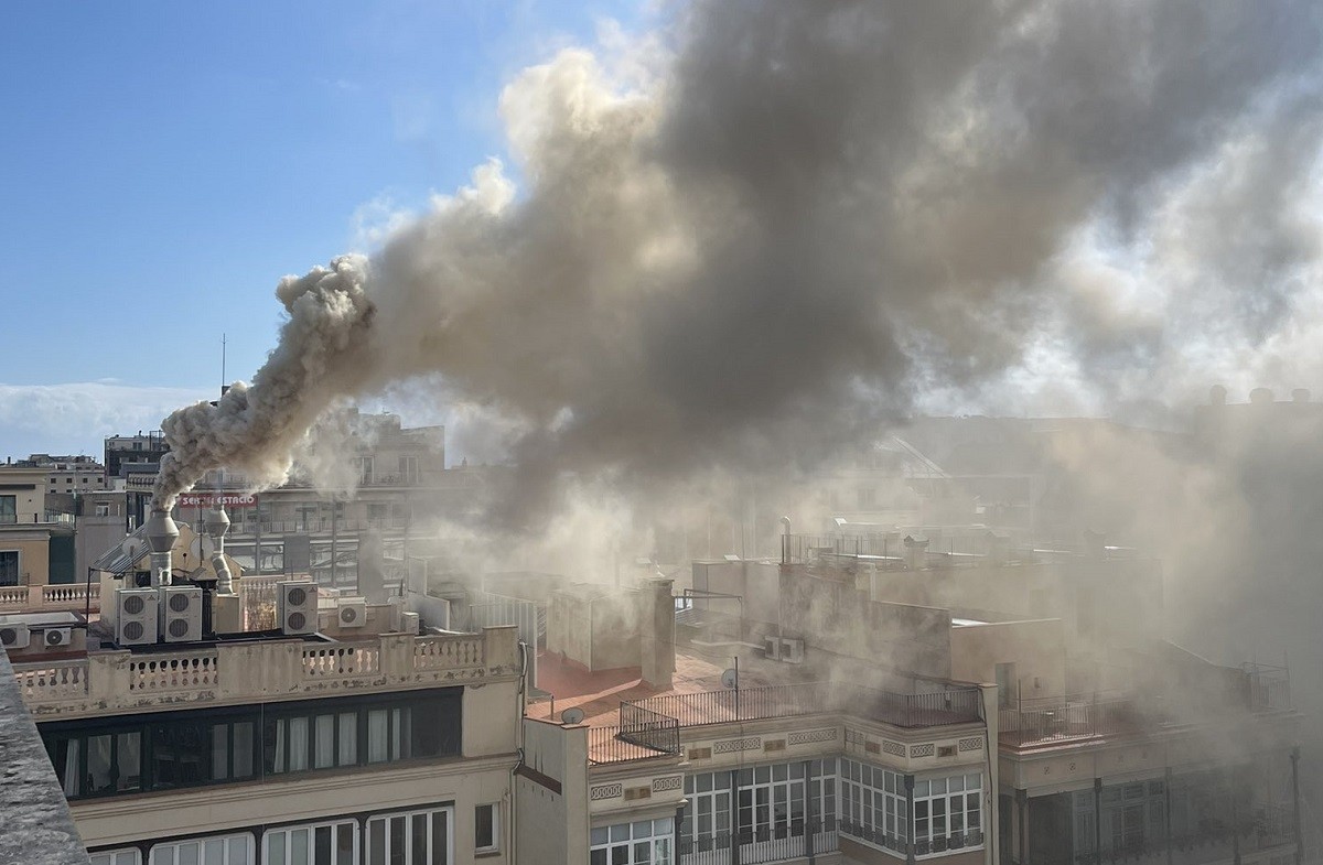 Extingit l'incendi en un restaurant de l'Eixample de Barcelona