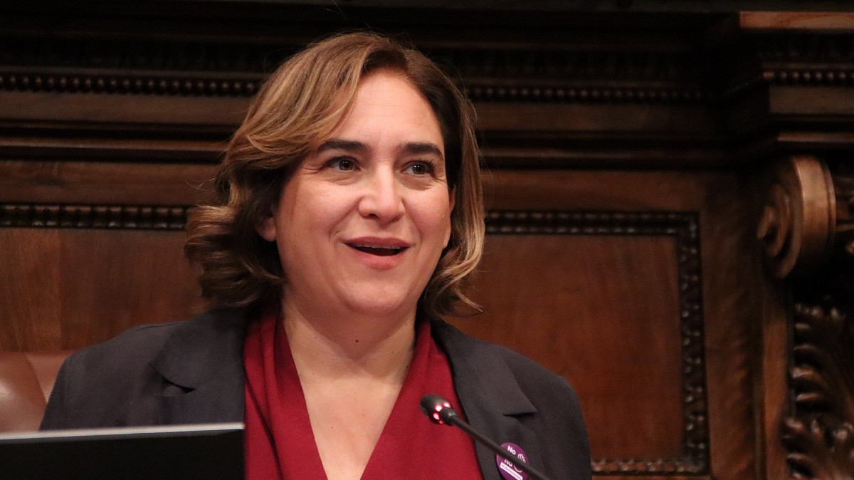 «Me l'ha tornat a enviar tard», el dard de Colau a Collboni, sobre un missatge de Whatsapp en ple comiat