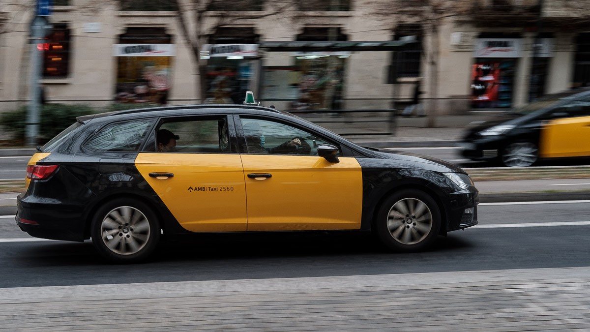Noves mobilitzacions del taxi: ara a l'aeroport i contra els conductors «pirata»