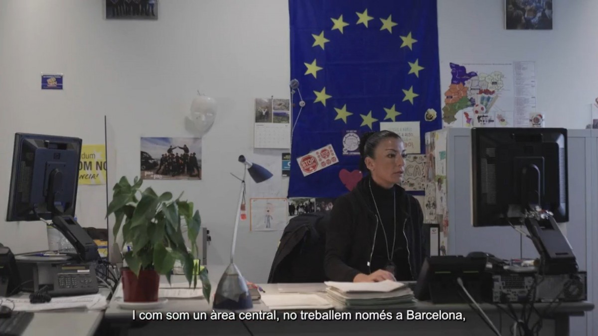 Interior elimina un vídeo dels Mossos a Twitter amb un cartell d’ultradreta