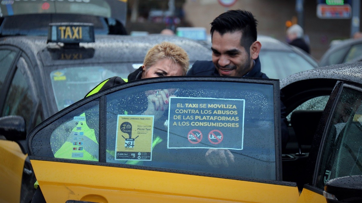 Els taxistes apugen el to: nova vaga i boicot contra una fira internacional 