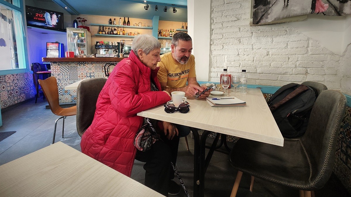 La Pepi i el Josep, a un bar del barri - D.C.