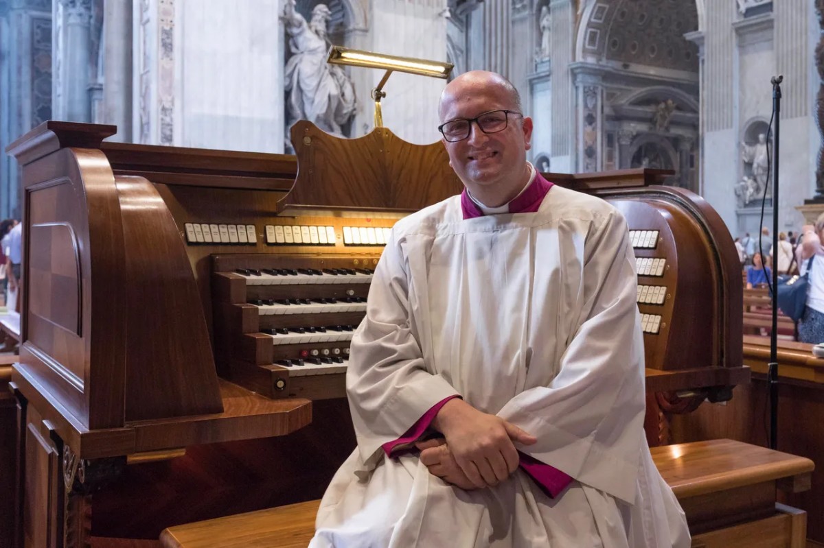 Un músic català de Sabadell, organista oficial del funeral de Benet XVI