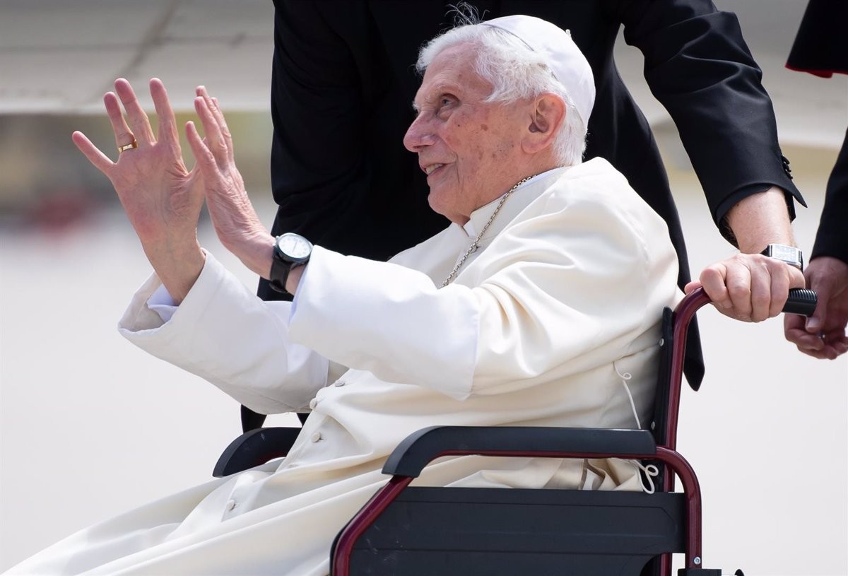 El Papa demana resar per Benet XVI: «Està molt malalt»