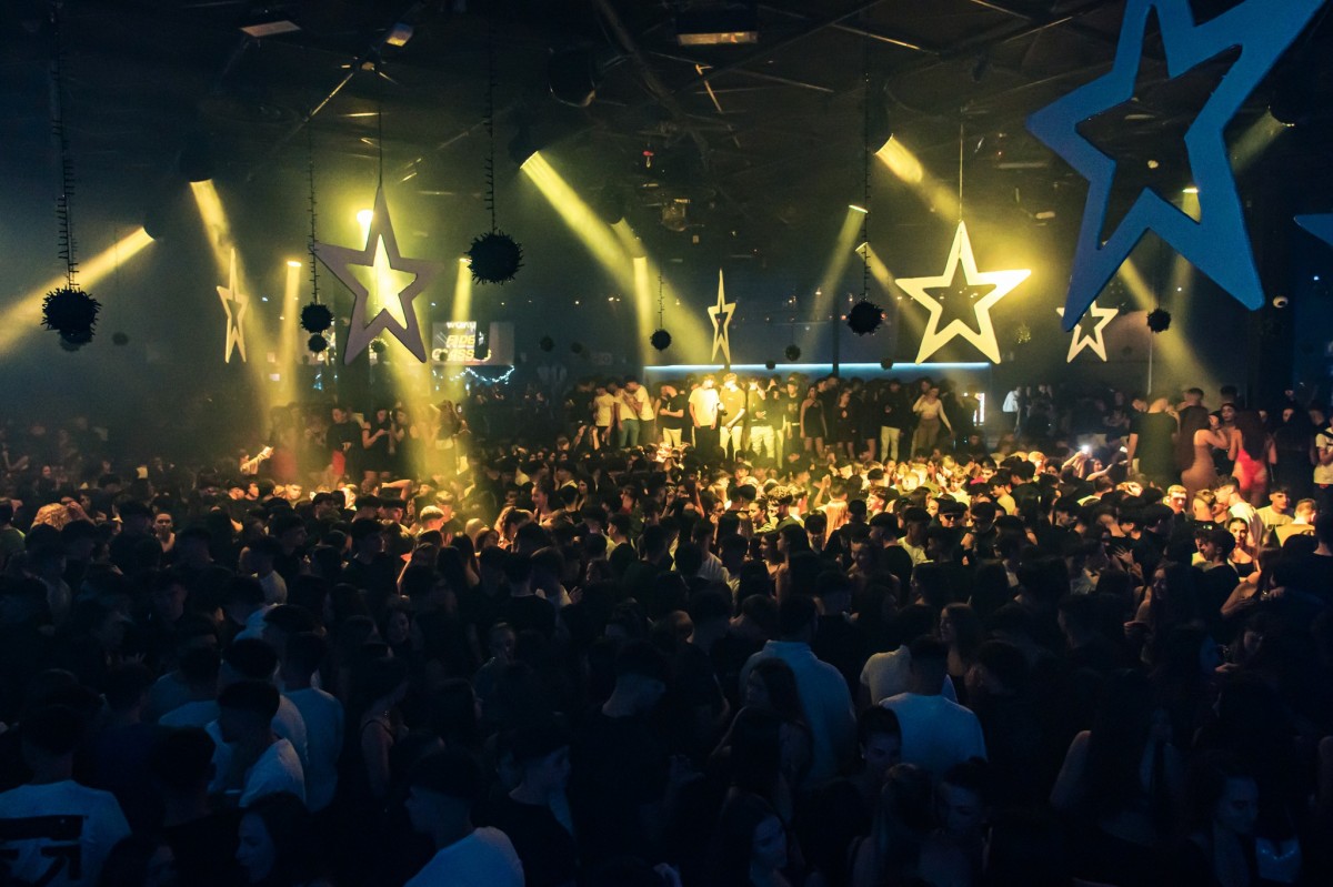 Investiguen dos porters de la discoteca Waka per impedir l'accés per motius xenòfobs
