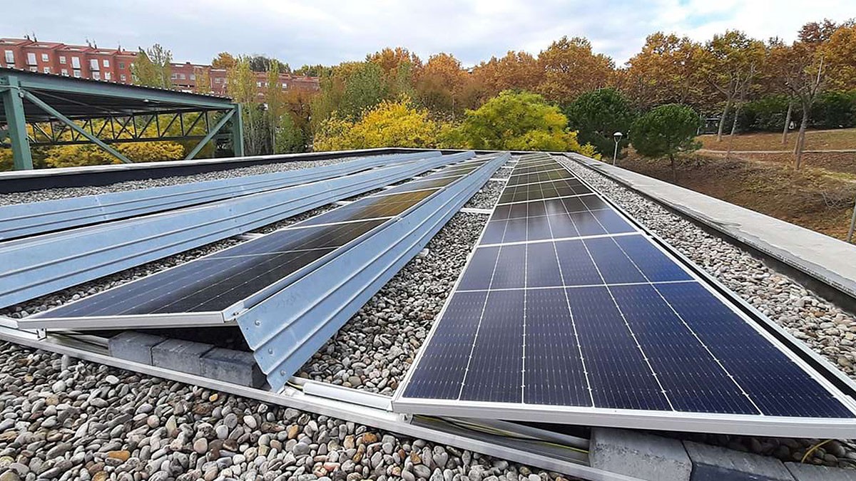 Un pla amb 150 projectes d'energia fotovoltaica als equipaments municipals