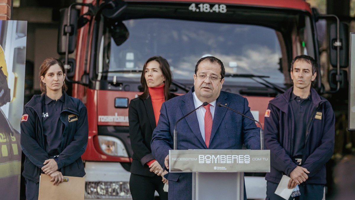 Interior impulsa mesures per sumar més dones al cos de Bombers