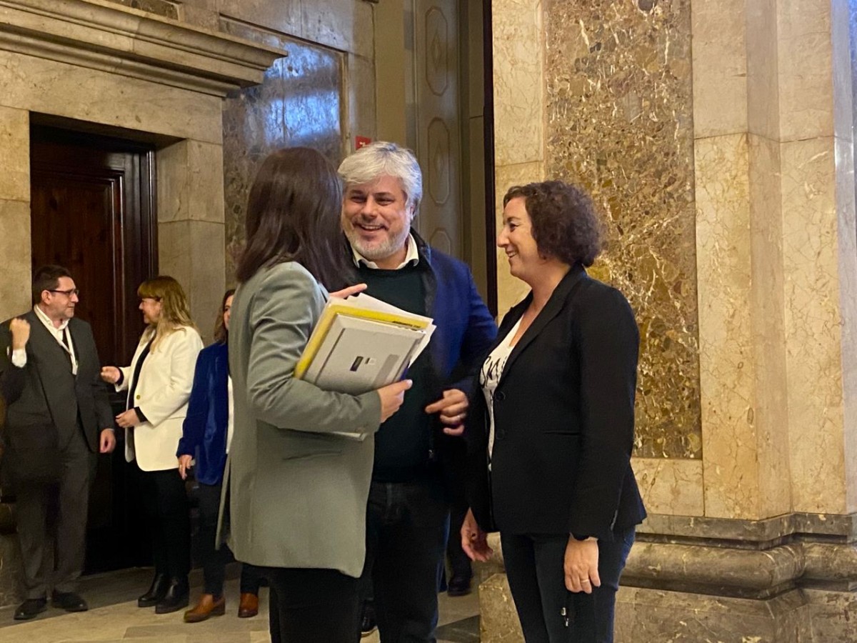 Recta final pels pressupostos: el PSC pressiona pel Hard Rock i Junts colla per l'eix nacional