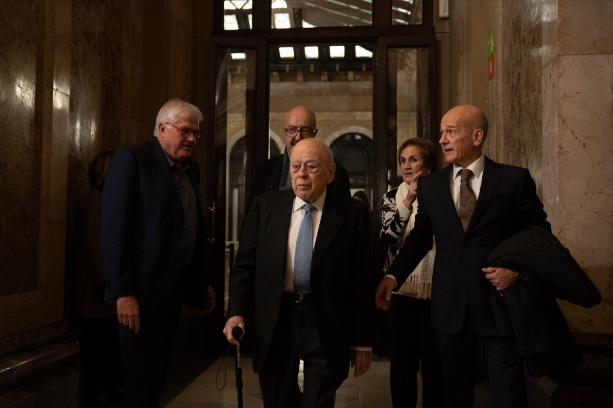Jordi Pujol arribant al Parlament amb motiu del 90è aniversari - David Zorrakino (EP)