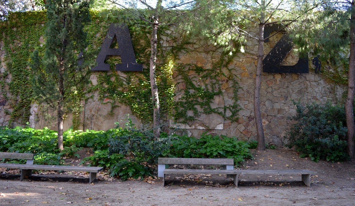 Vestigis del polvorí Ãlbarez de Castro, els túnels del qual van servir pel Tren de la Bruixa - Dani Cortijo