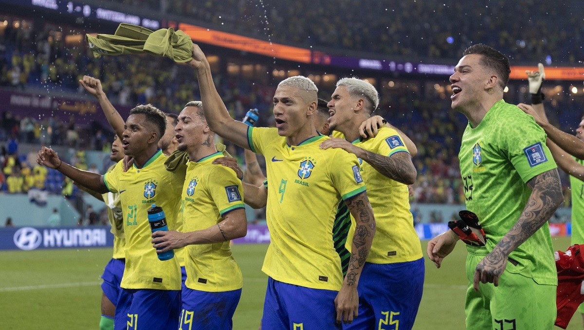 Intrús al Mundial de Qatar: un gat es cola a la roda de premsa del Brasil