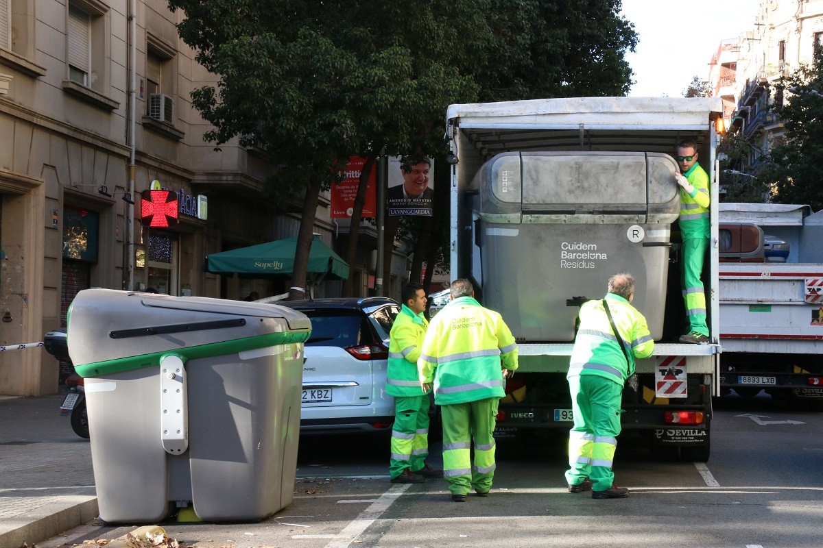 Troben un cos humà trossejat dins d'un contenidor de l'Eixample de Barcelona