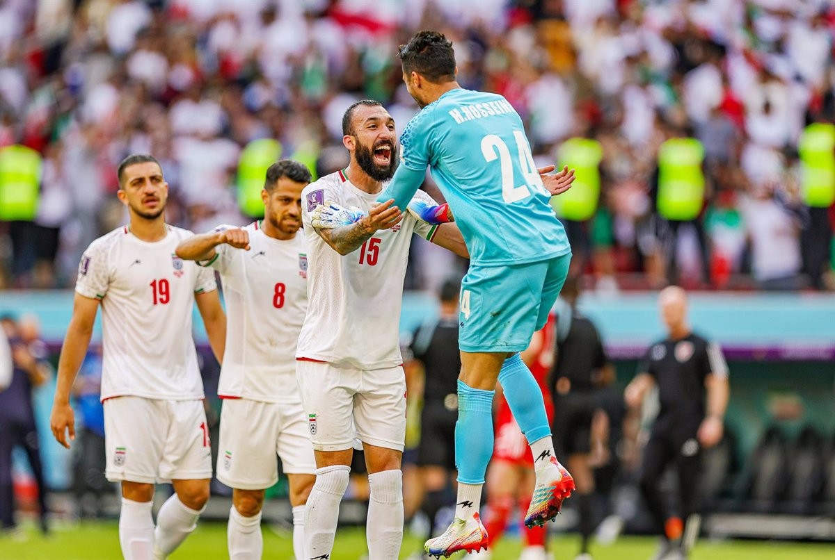 L'Iran amenaça de torturar les famílies dels futbolistes de la selecció per no cantar l'himne