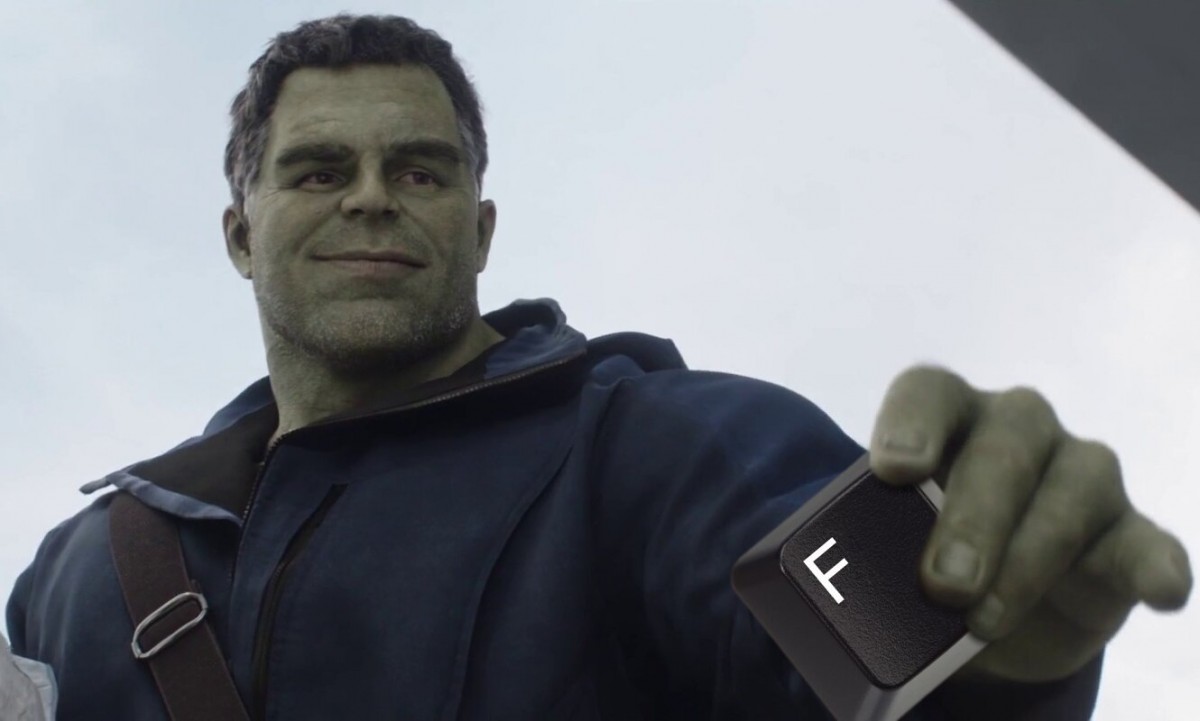 Un dels mems més famosos: Hulk sostenent una lletra F del teclat - Reddit