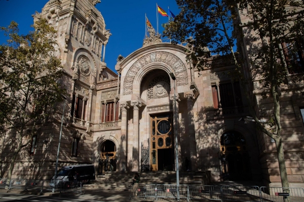 Un jutjat investiga la secretària de Salut Pública per vacunar tard els policies espanyols