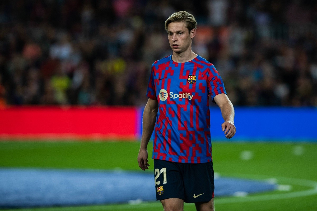 Frenkie de Jong carrega contra la directiva del Barça