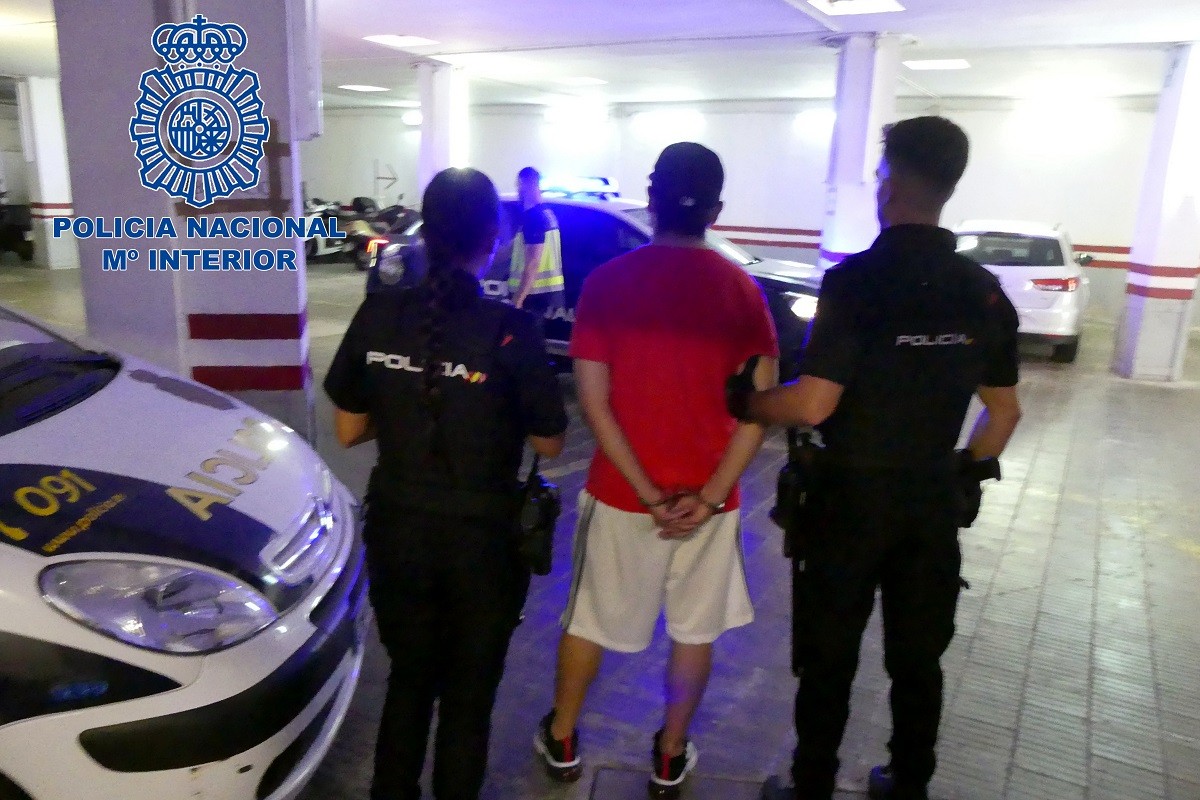 Expulsen de l'Estat un «depredador sexual» que havia atacat dones a Barcelona