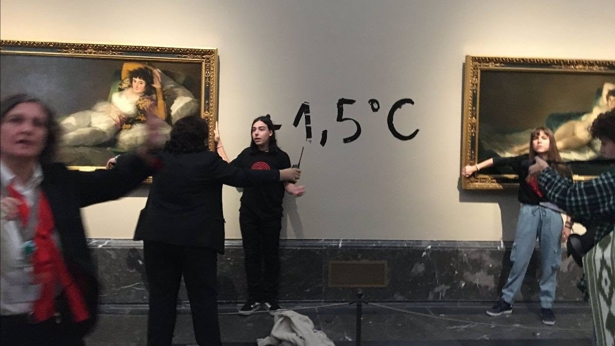 Les protestes contra obres d'art arriben a l'Estat: dues activistes s'enganxen a «Las Majas» de Goya del Prado