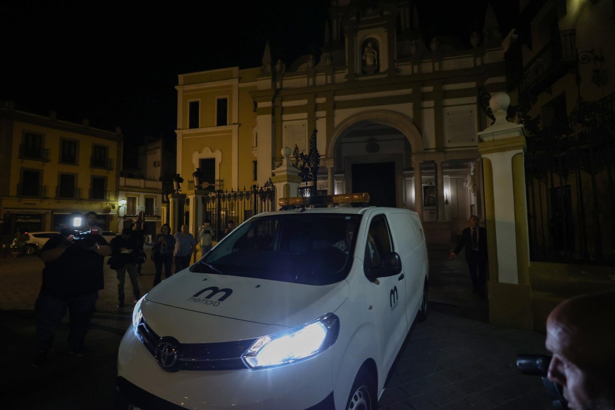 Exhumen les restes del general franquista Queipo de Llano a Sevilla entre aplaudiments i proclames feixistes