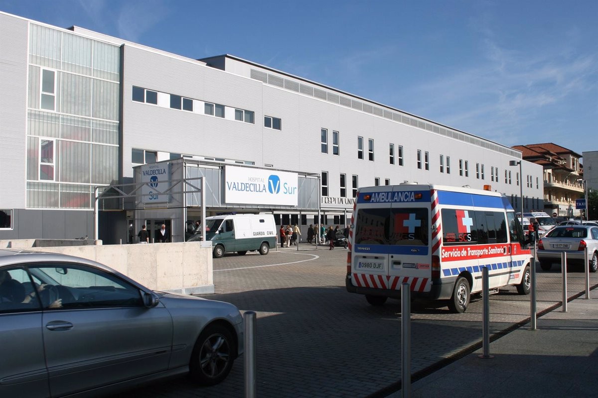 Detenen un home per intentar atacar amb una destral el cirurgià que l'ha operat