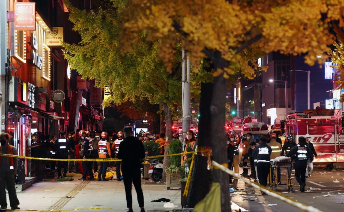 Portades | «Una allau en una festa de Halloween deixa almenys 149 morts a Seül», a «La Razón» 