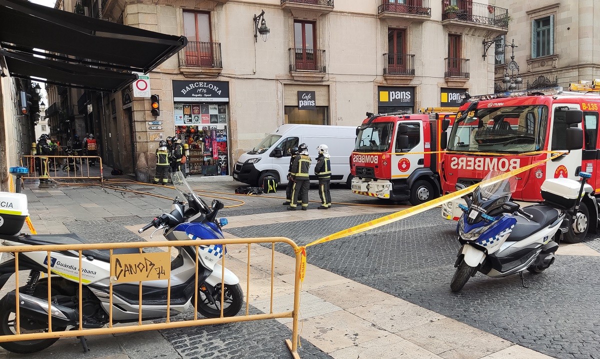 Fuita de gas a la plaça Sant Jaume de Barcelona per unes obres