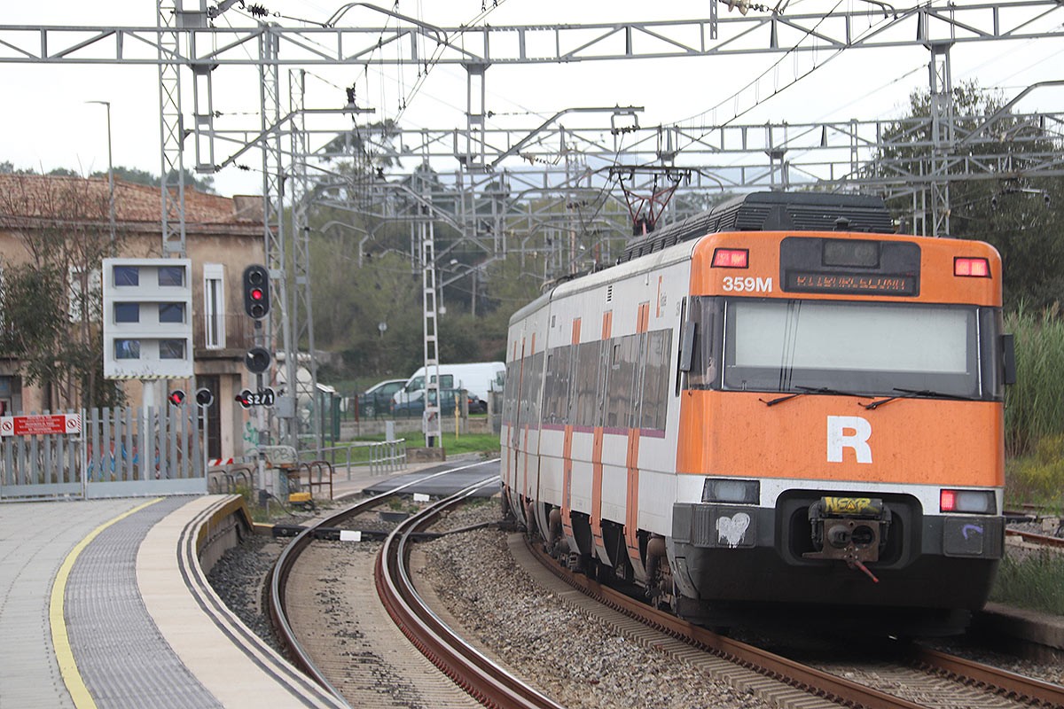Retards de mitja hora o més a l'R4 entre Vilafranca i l'Hospitalet