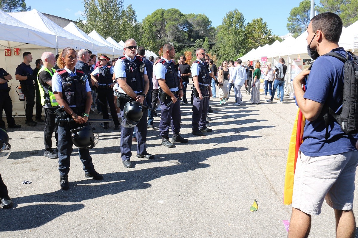 Tres dones agents dels Mossos denuncien un metge d'Interior per abusos sexuals