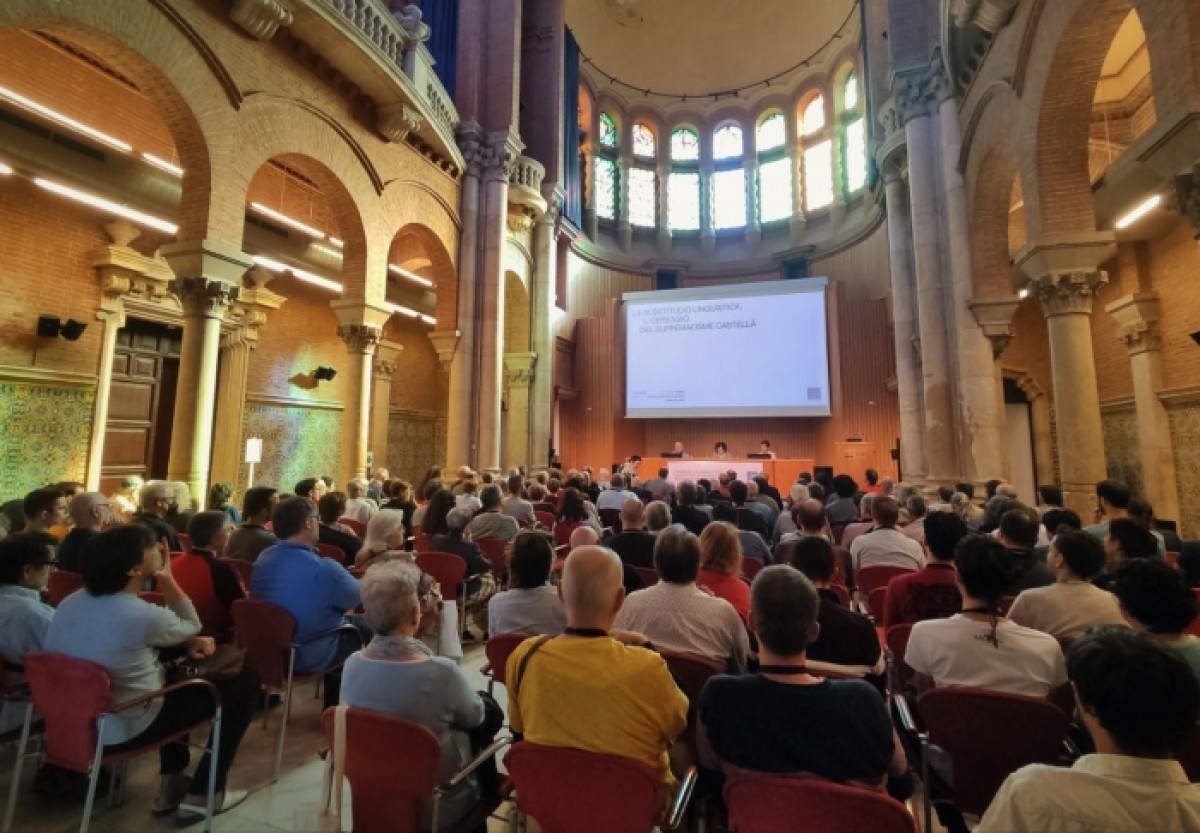 Plataforma per la Llengua omple 200 butaques per debatre sobre el «supremacisme castellà»
